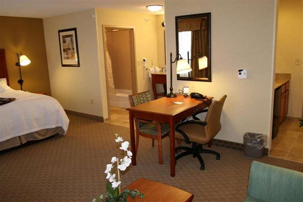 Hampton Inn & Suites Cedar Rapids Quarto foto