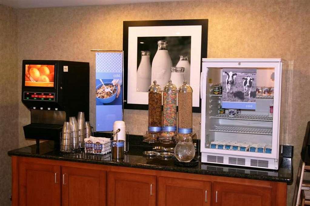 Hampton Inn & Suites Cedar Rapids Restaurante foto