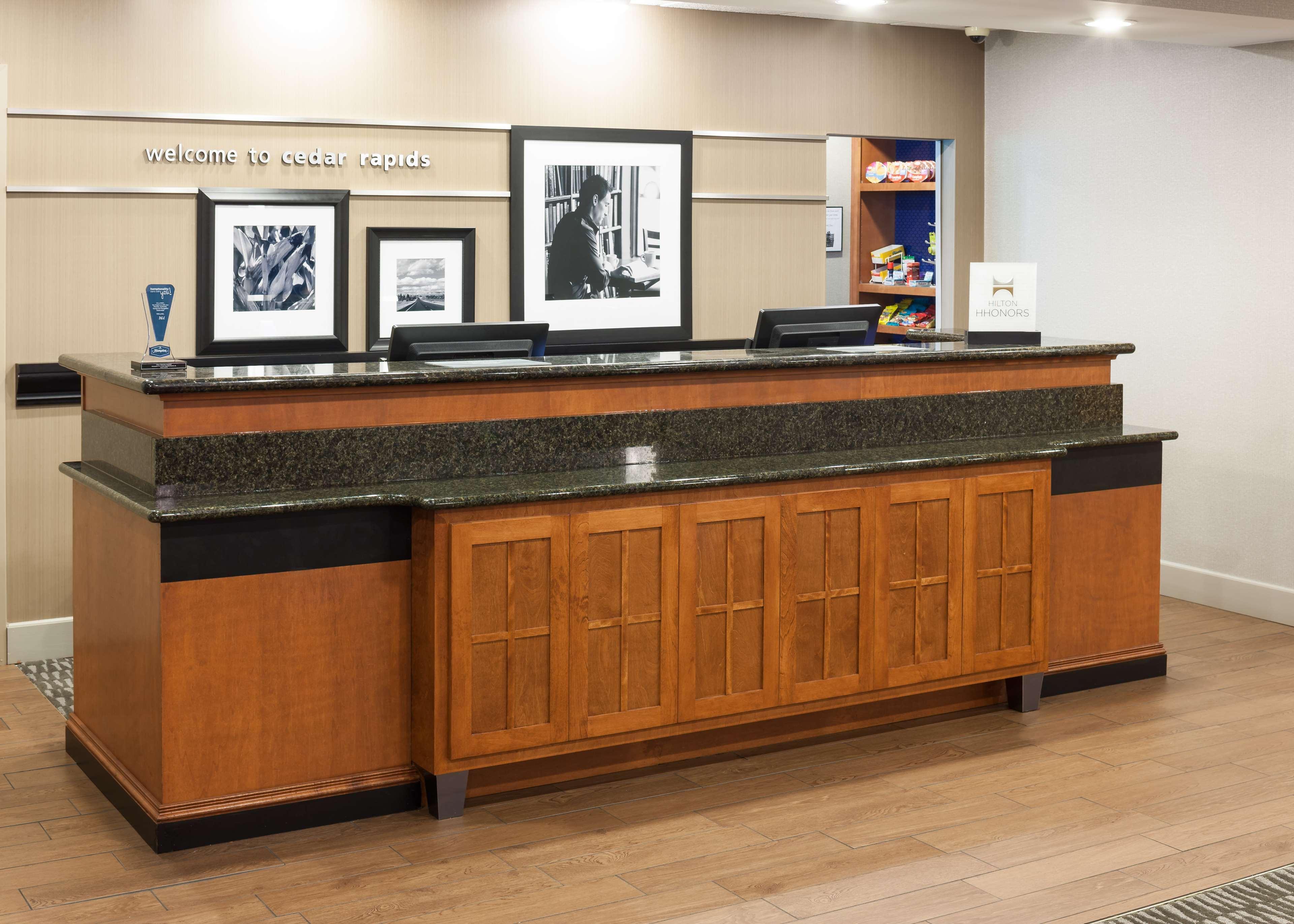 Hampton Inn & Suites Cedar Rapids Exterior foto